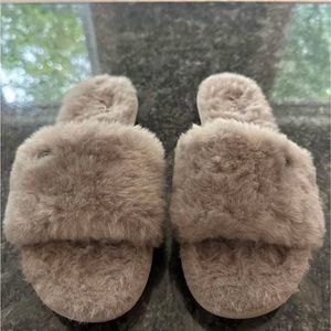 Never worn Ugg Cozette slide, women’s size 7